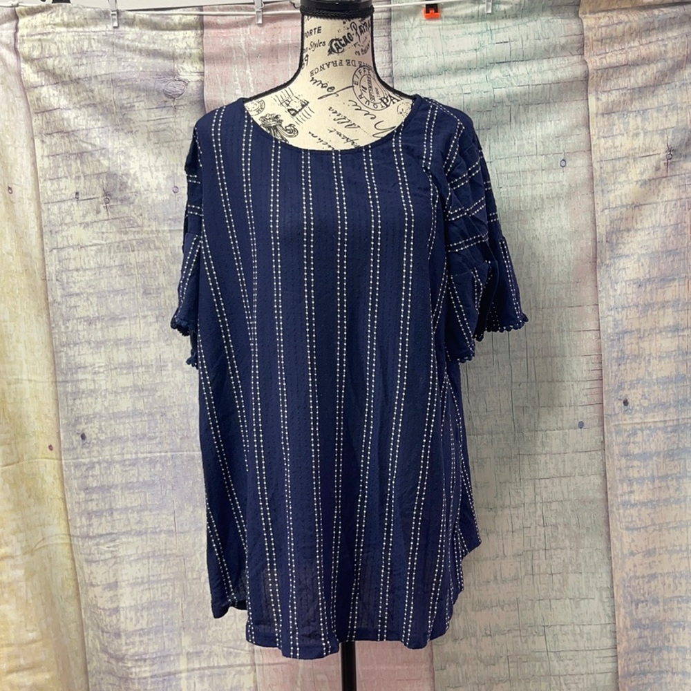 Very good condition woman’s top. Size 3X.